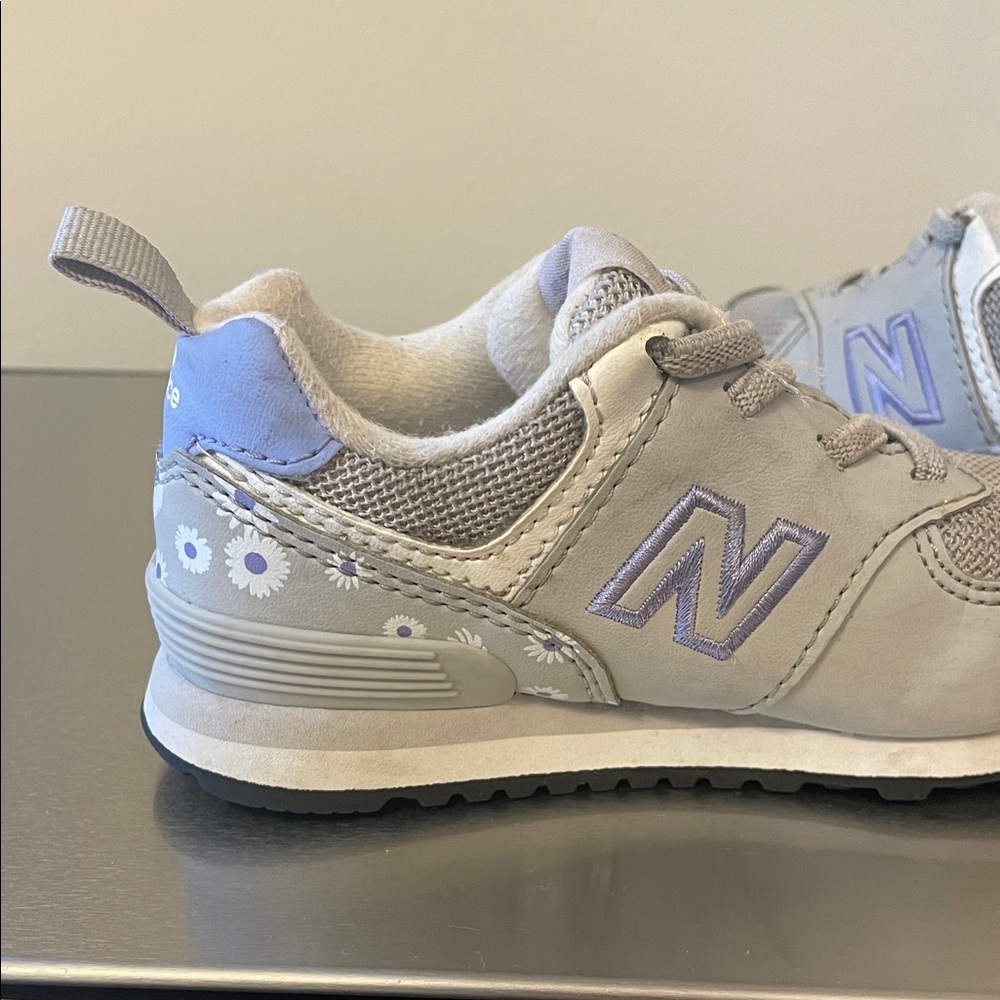 New Balance Toddler Girl Gray & Purole Floral sneakers - Picture 4 of 5